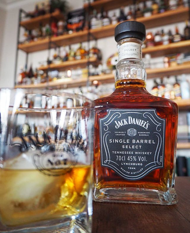 Whiskey Jack Daniels bottle and glass